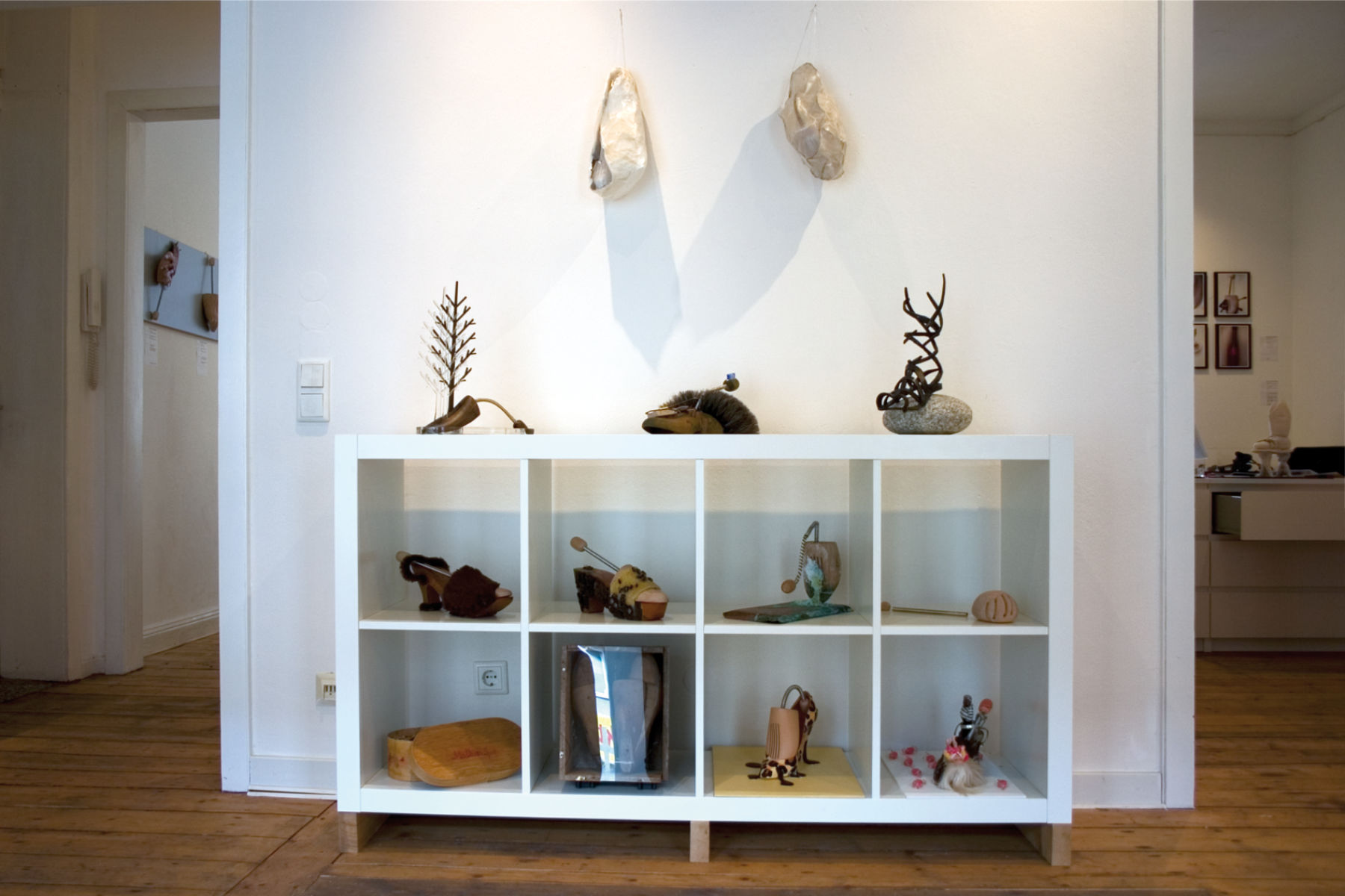 Schaufenster mit Art-spanner Objekten