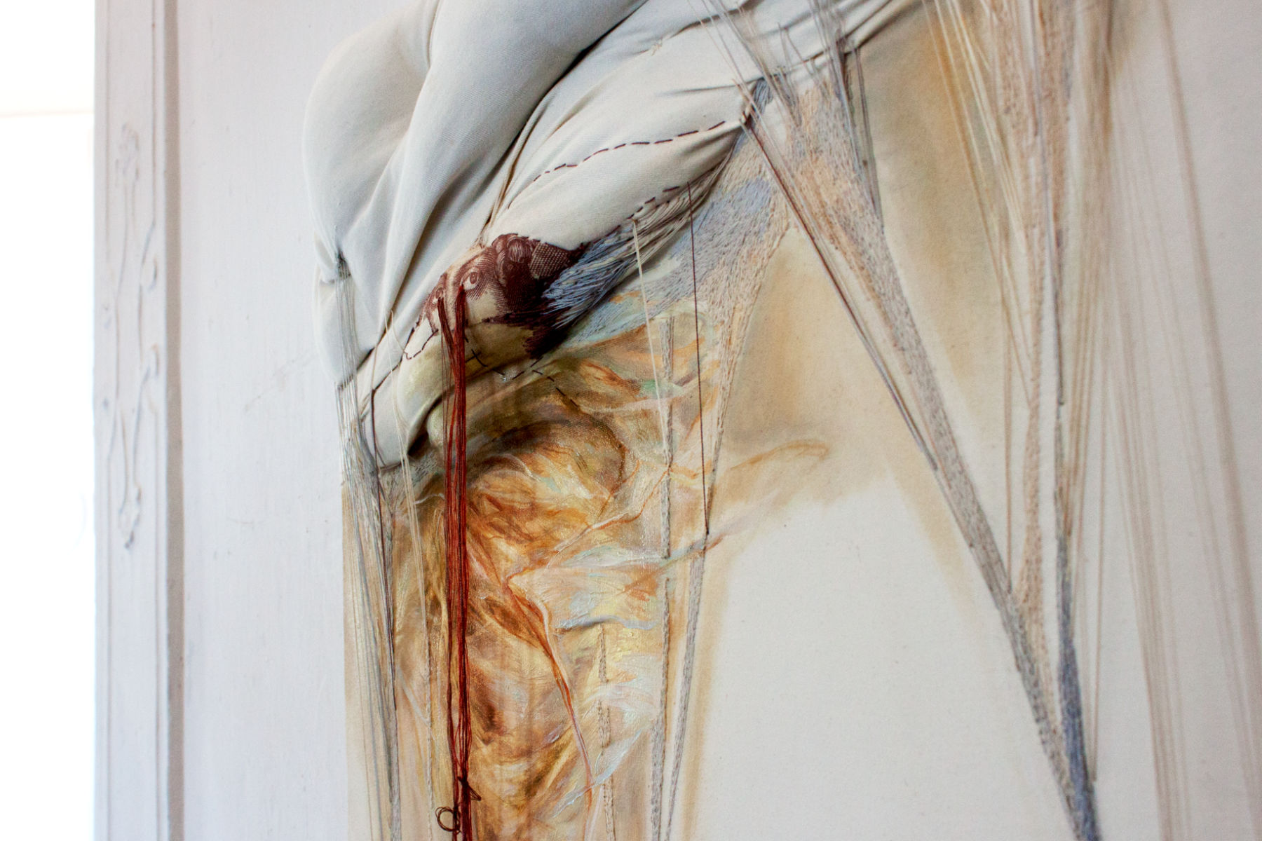 Detail mit Nähten und Garn