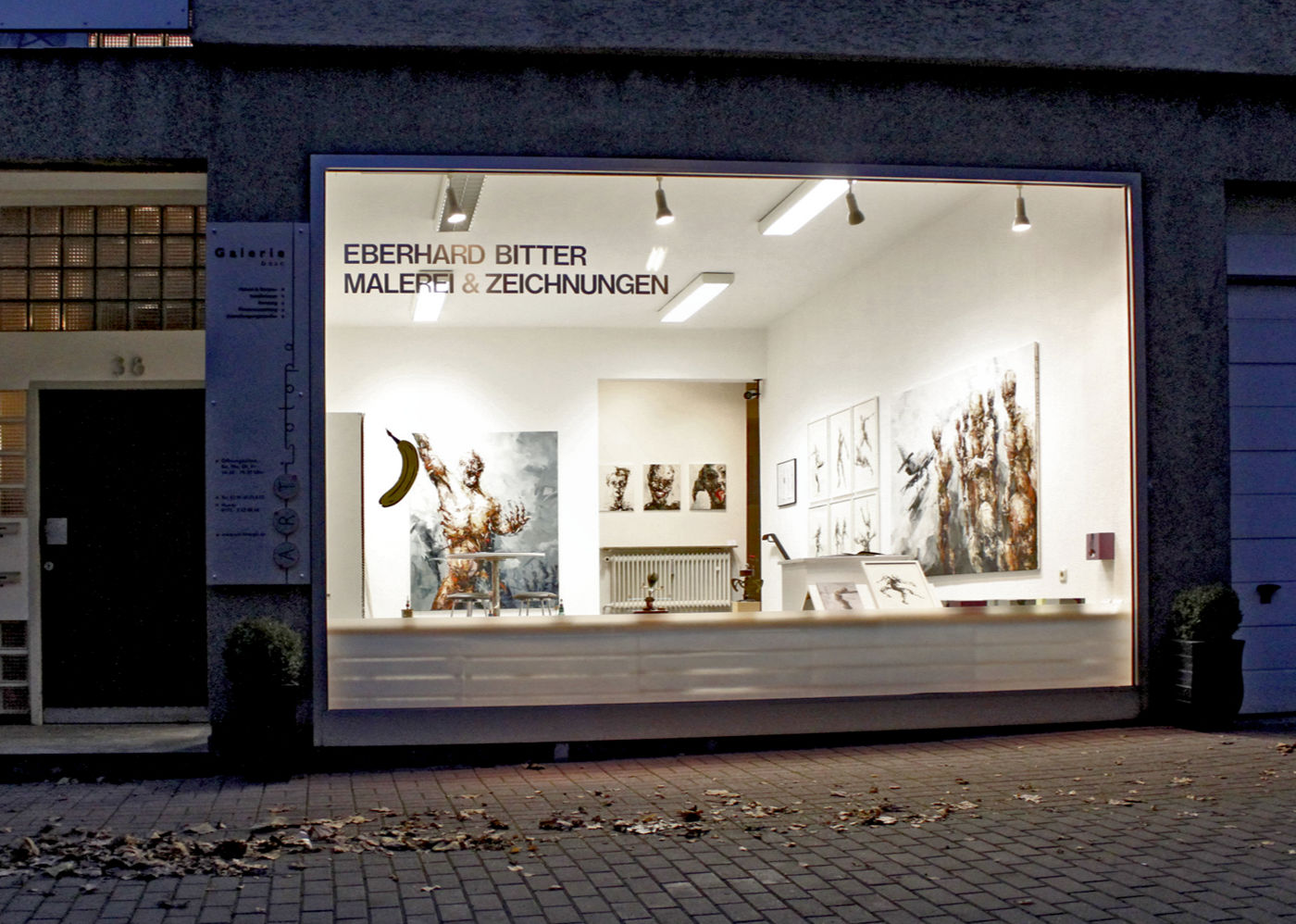 Schaufenster bei Nacht